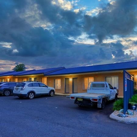 Edward Parry Motel And Apartments Tamworth Buitenkant foto