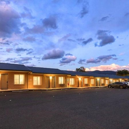 Edward Parry Motel And Apartments Tamworth Buitenkant foto
