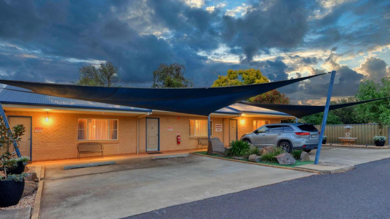 Edward Parry Motel And Apartments Tamworth Buitenkant foto
