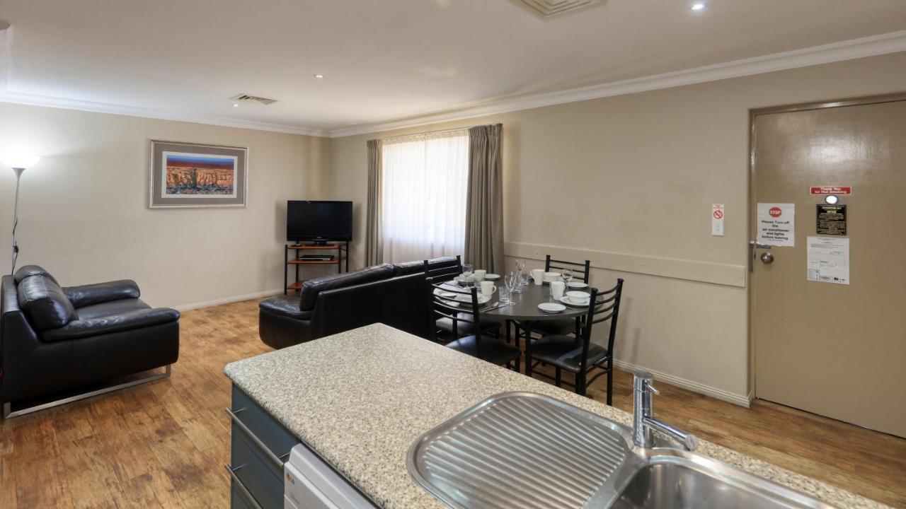 Edward Parry Motel And Apartments Tamworth Buitenkant foto