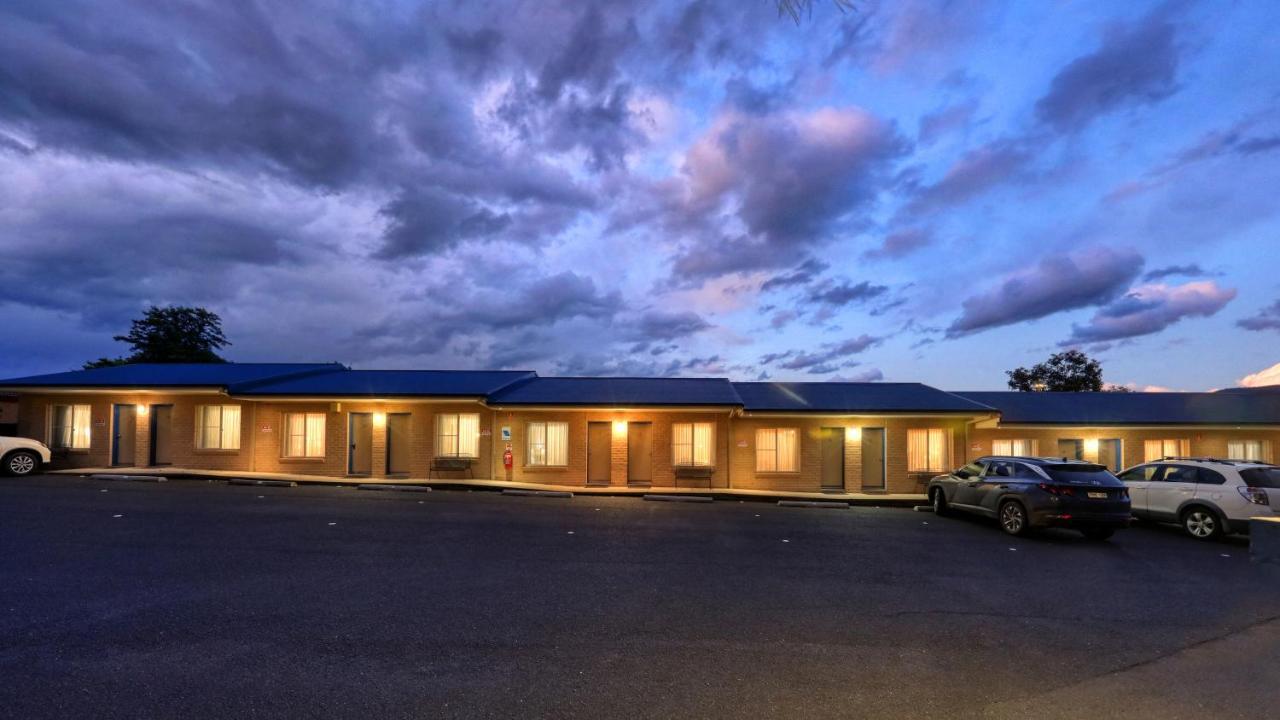 Edward Parry Motel And Apartments Tamworth Buitenkant foto