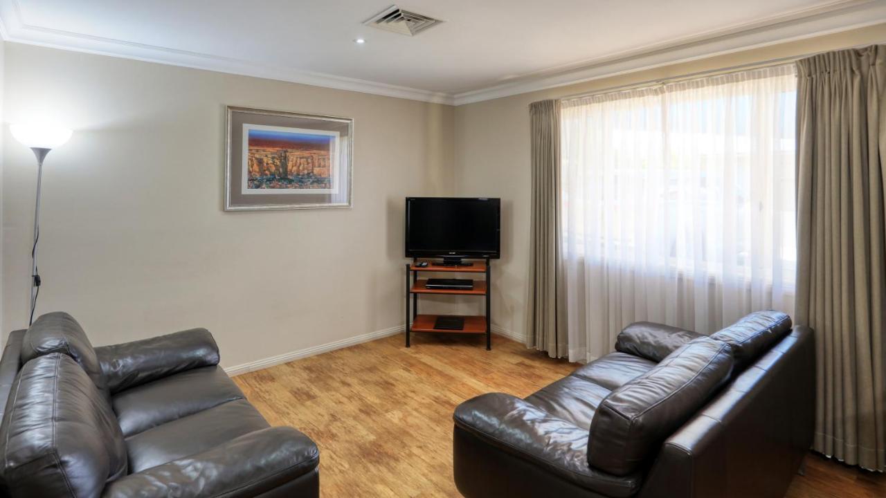 Edward Parry Motel And Apartments Tamworth Buitenkant foto