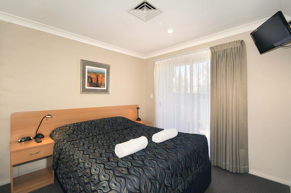 Edward Parry Motel And Apartments Tamworth Buitenkant foto
