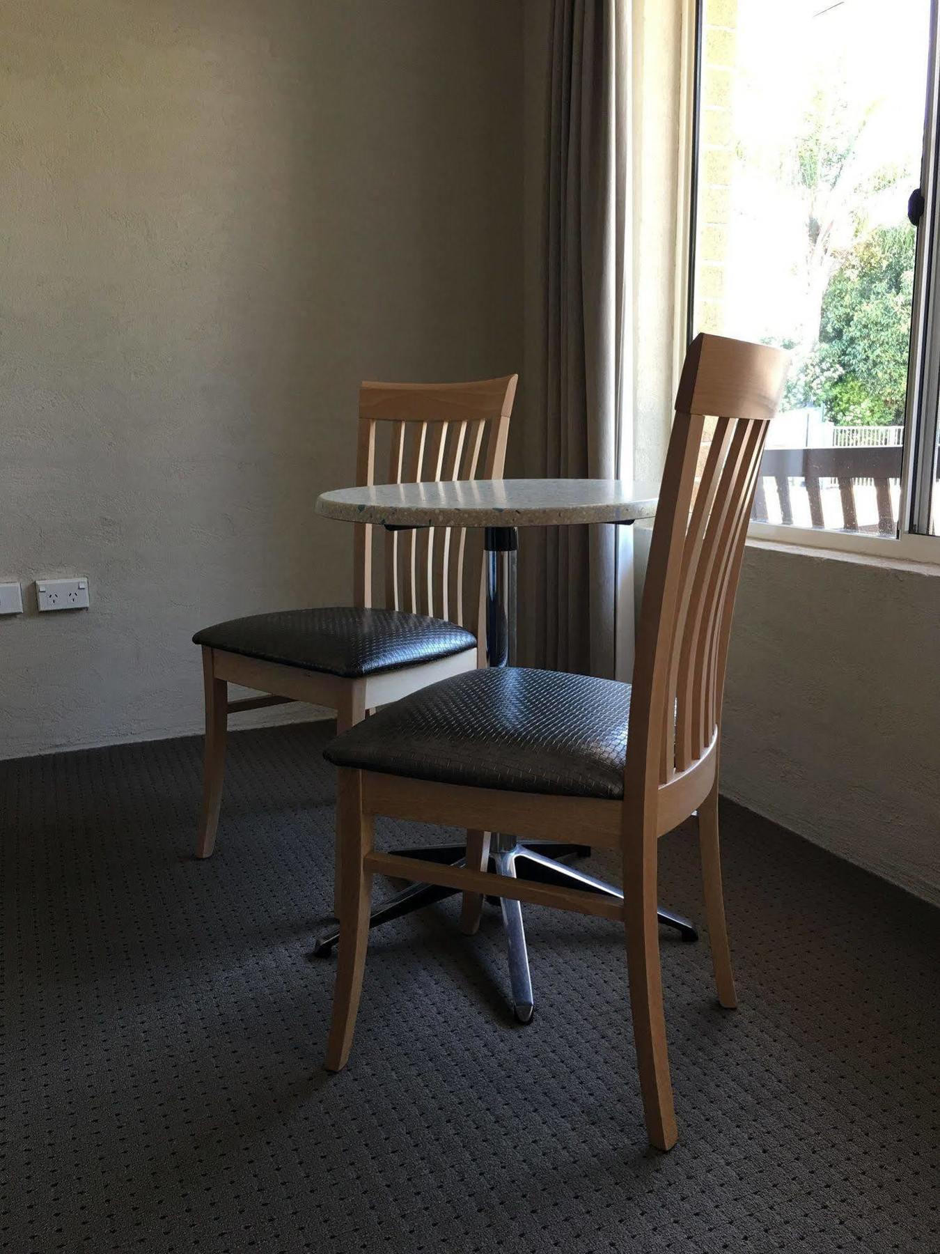 Edward Parry Motel And Apartments Tamworth Buitenkant foto