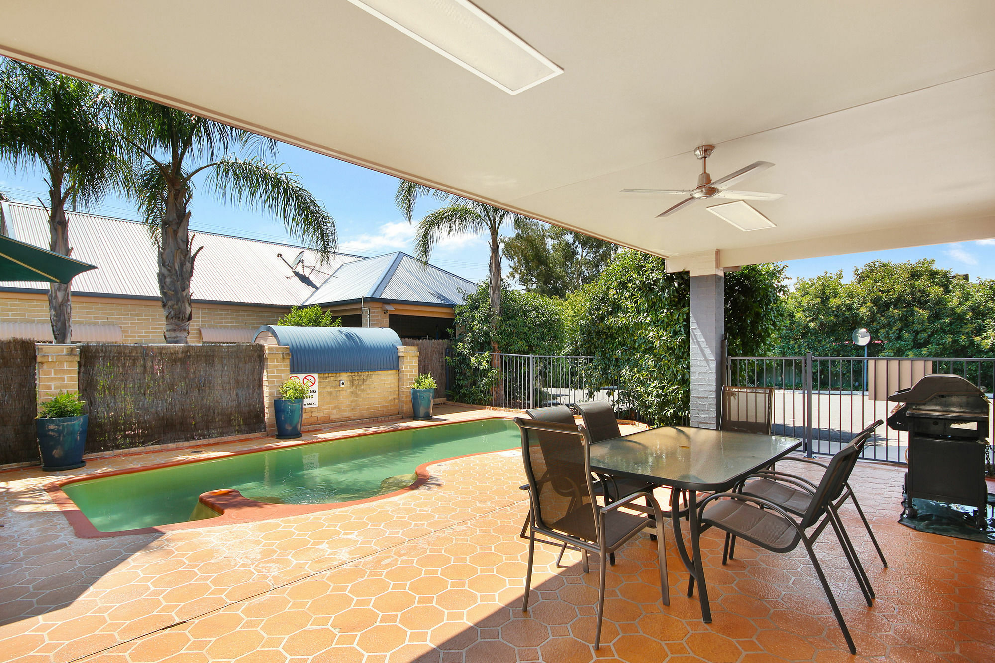 Edward Parry Motel And Apartments Tamworth Buitenkant foto
