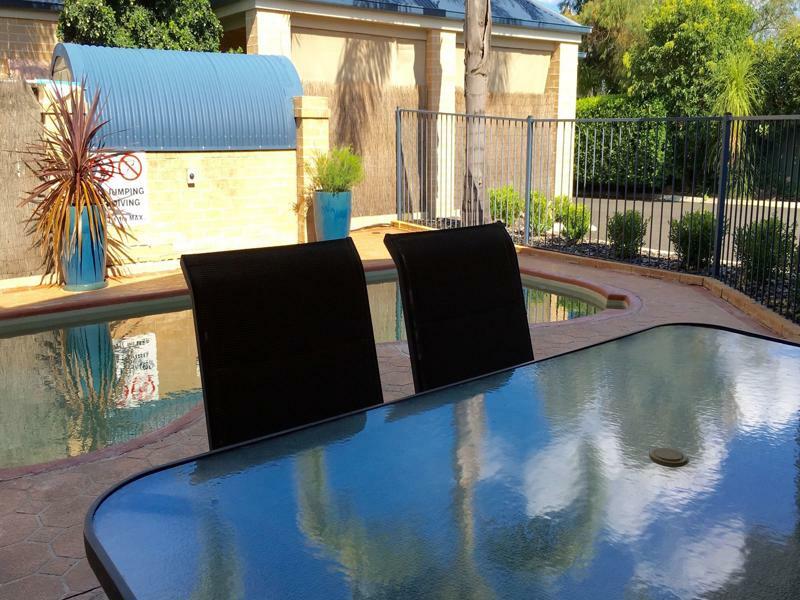 Edward Parry Motel And Apartments Tamworth Buitenkant foto